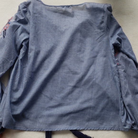 Cute top - Picture 4 of 6